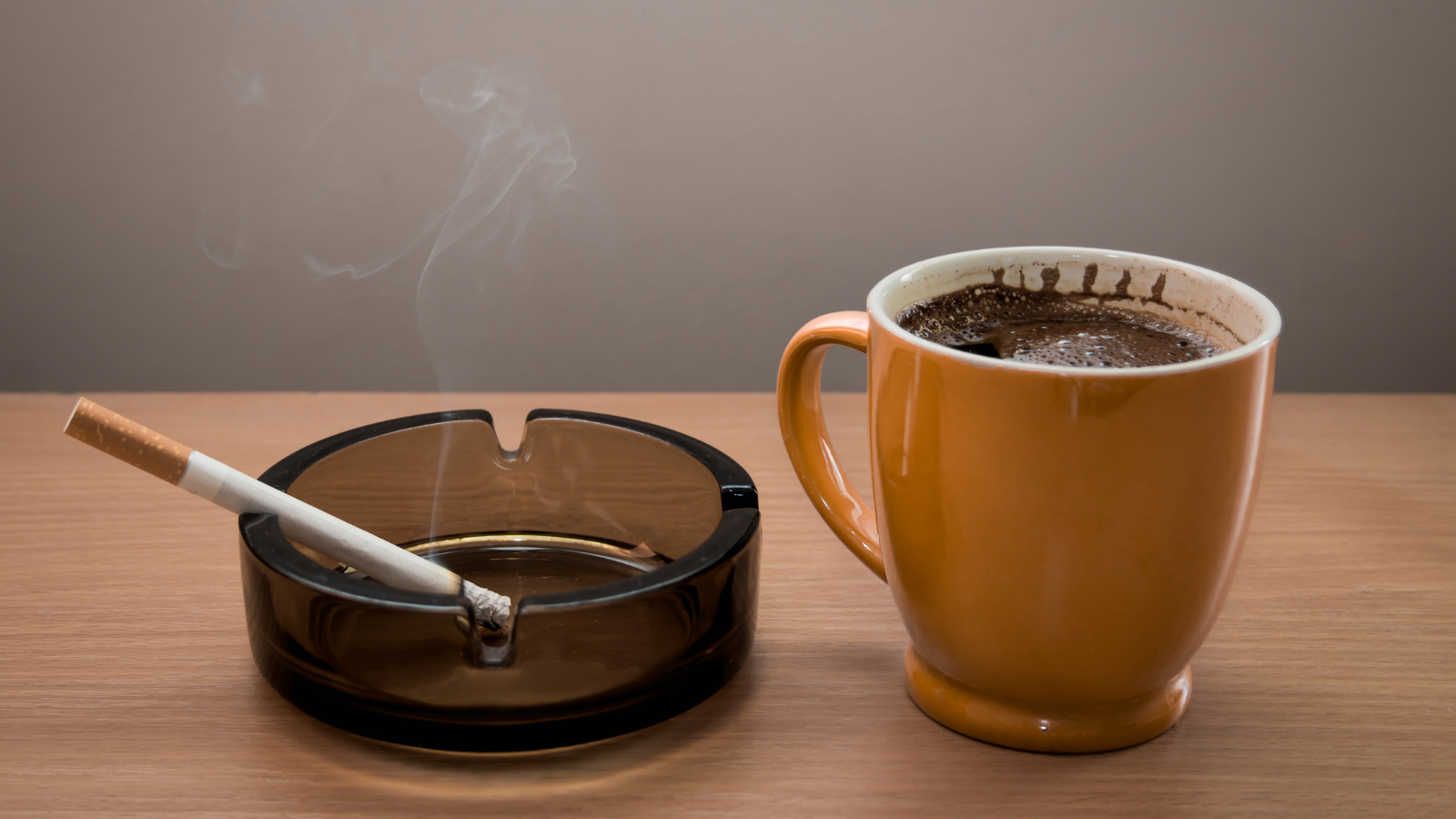 Cà phê, thuốc lá làm khô miệng