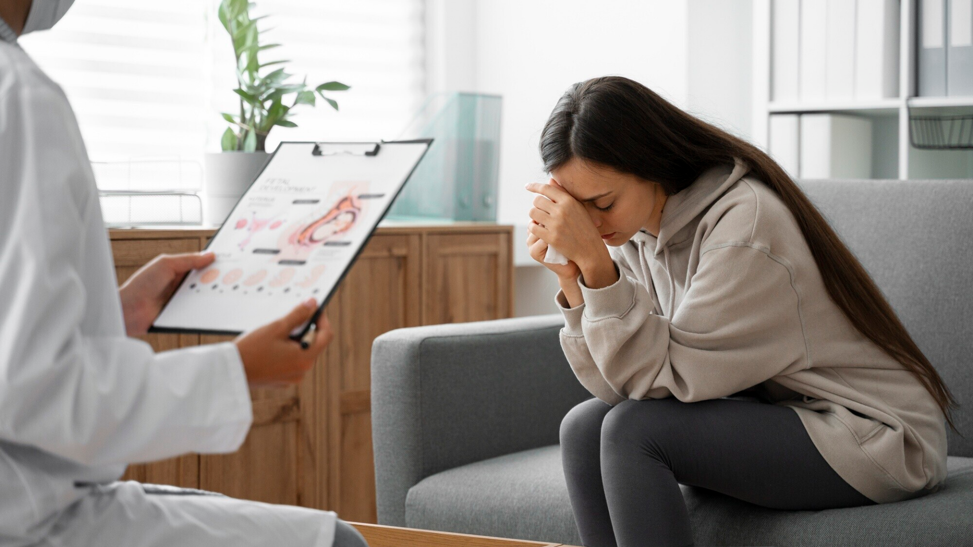 Rối loạn nội tiết sau sinh có thể gây ra cường giáp thoáng qua rồi chuyển sang suy giáp