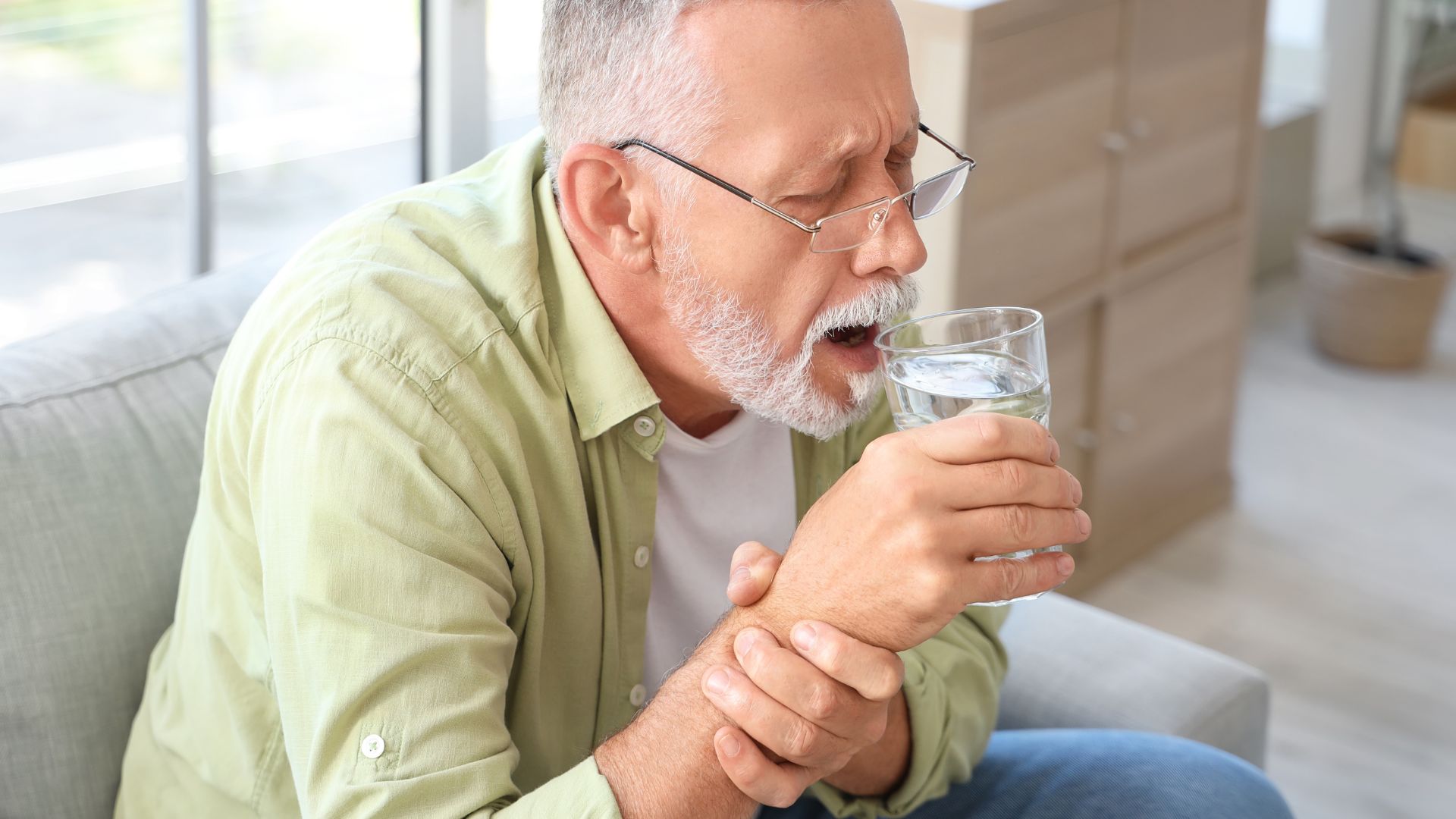 Uống nhiều nước giúp phòng ngừa bệnh viêm tuyến tiền liệt tái phát