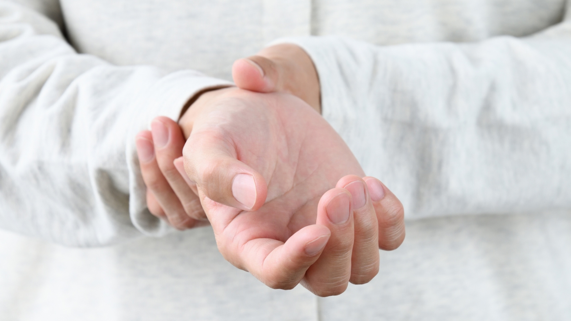 Tự ý sử dụng vitamin B dạng phối hợp liều cao trong thời gian dài có thể dẫn đến các hậu quả không mong muốn như tê bì, châm chích tay chân