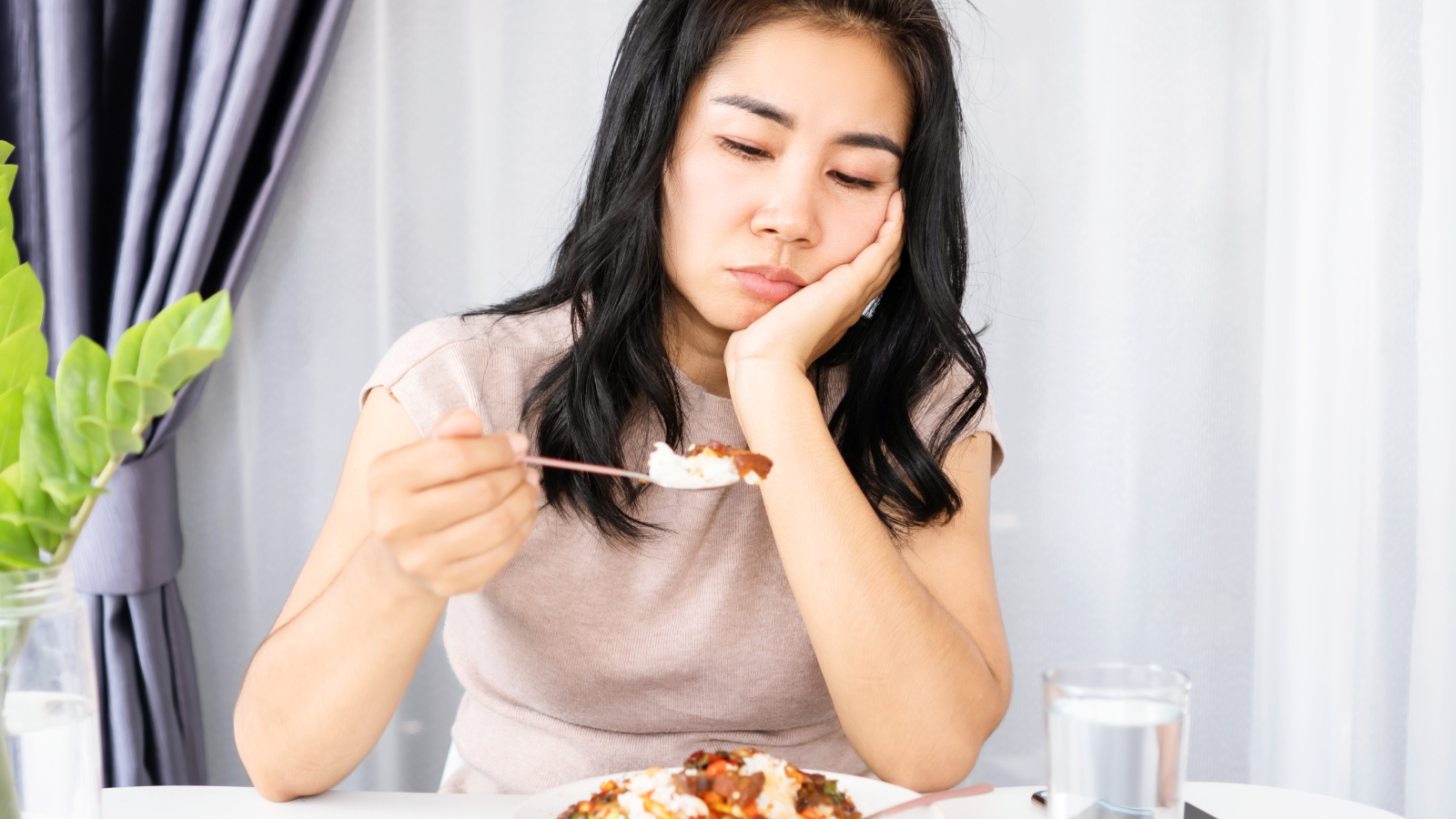 Người ăn uống kém hoặc lớn tuổi dễ thiếu hụt vitamin B tổng hợp