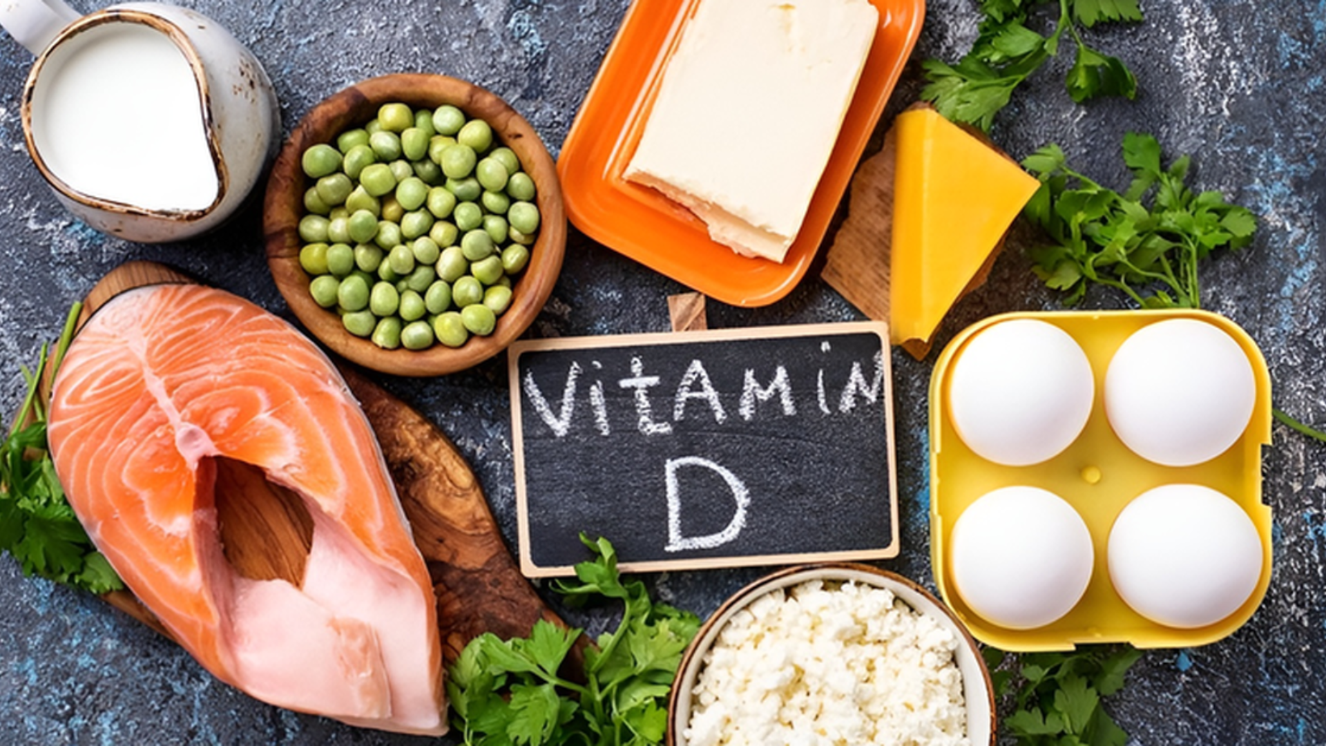 Cá hồi, trứng, sữa và phô mai là nguồn vitamin D cần thiết cho chế độ ăn hằng ngày