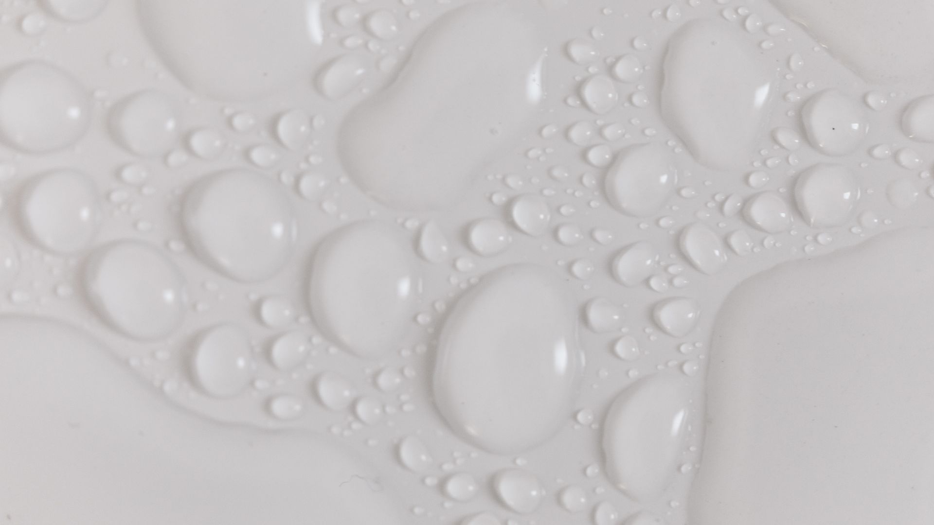 Nước ối thường có màu trong suốt hoặc hồng nhạt