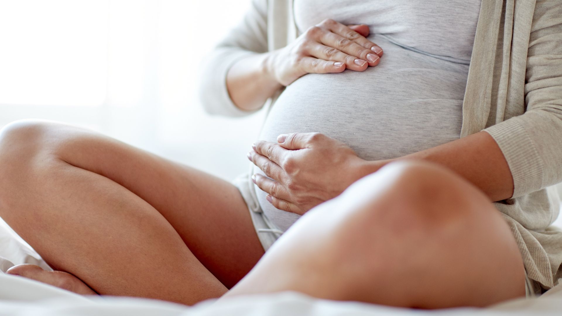 Mẹ bầu cần nghỉ ngơi khi thấy vỡ ối tại nhà