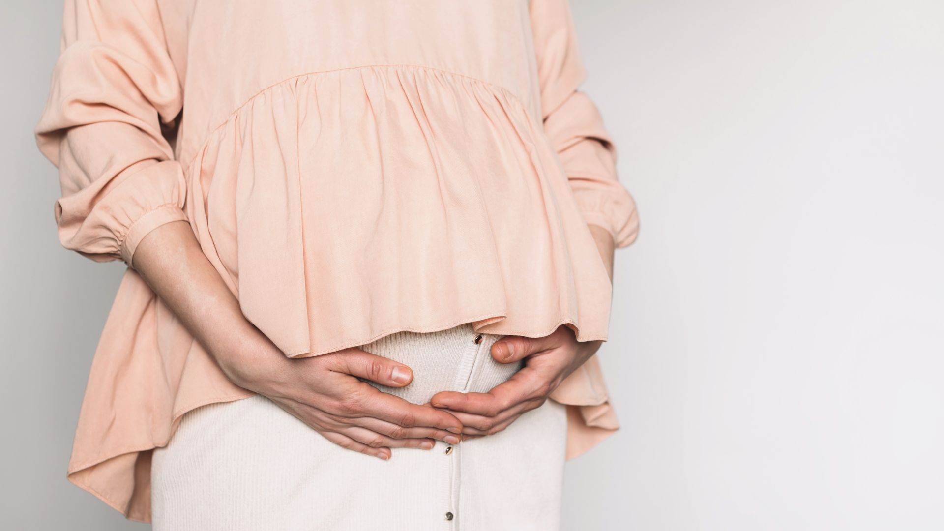 Mẹ bầu cần bình tĩnh và chuẩn bị đến bệnh viện khi vỡ ối