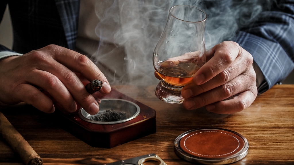 Hút thuốc và lạm dụng rượu bia có thể làm suy giảm khả năng sinh sản