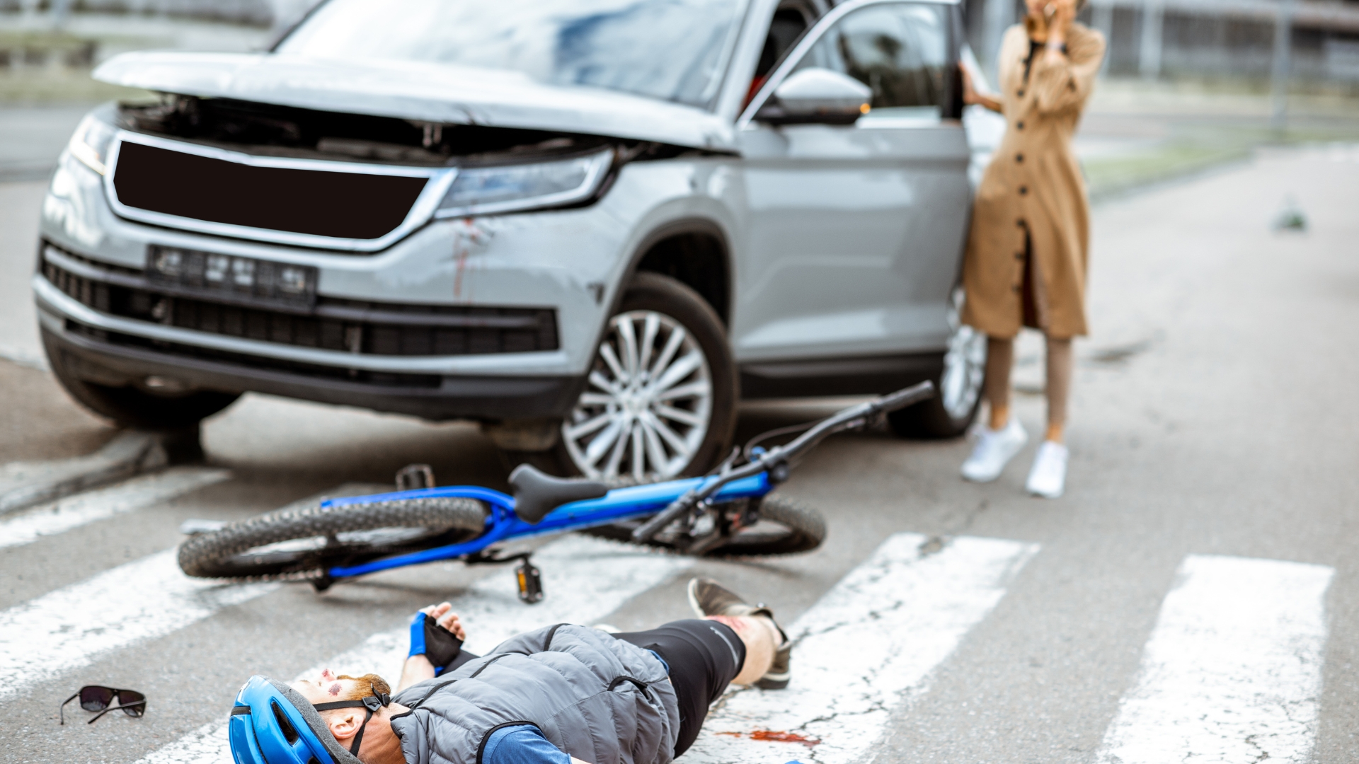 X-quang thường được chỉ định khi nghi ngờ tổn thương sau va chạm như tai nạn giao thông, té ngã chống tay