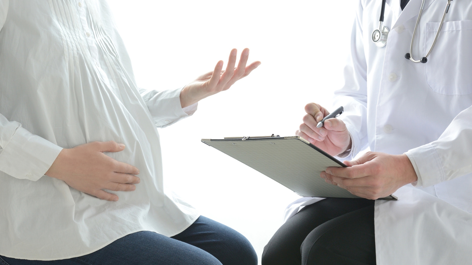 Phụ nữ có thai nên thông báo với nhân viên y tế trước khi thực hiện chụp x-quang