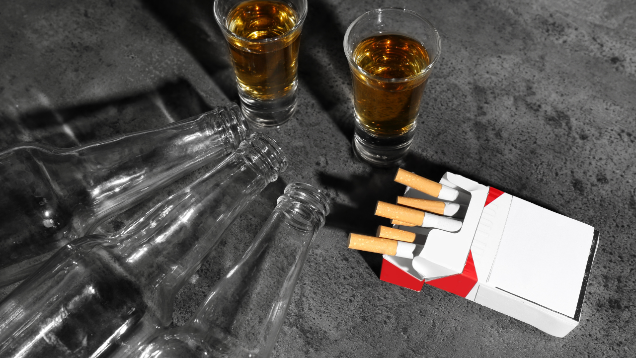 Sau xăm môi nên kiếng thuốc lá, rượu bia, cà phê