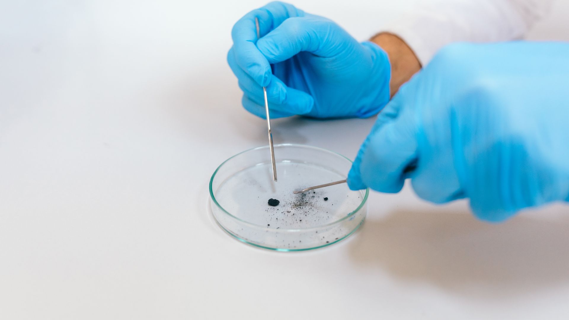 Xét nghiệm Mercury giúp đo nồng độ thủy ngân trong máu hoặc nước tiểu