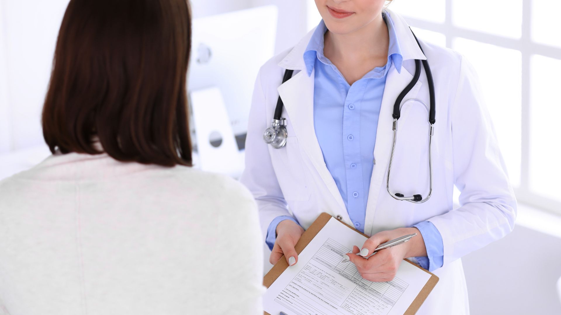 Người bệnh nên thông báo với bác sĩ về loại thuốc đang dùng trước khi làm xét nghiệm