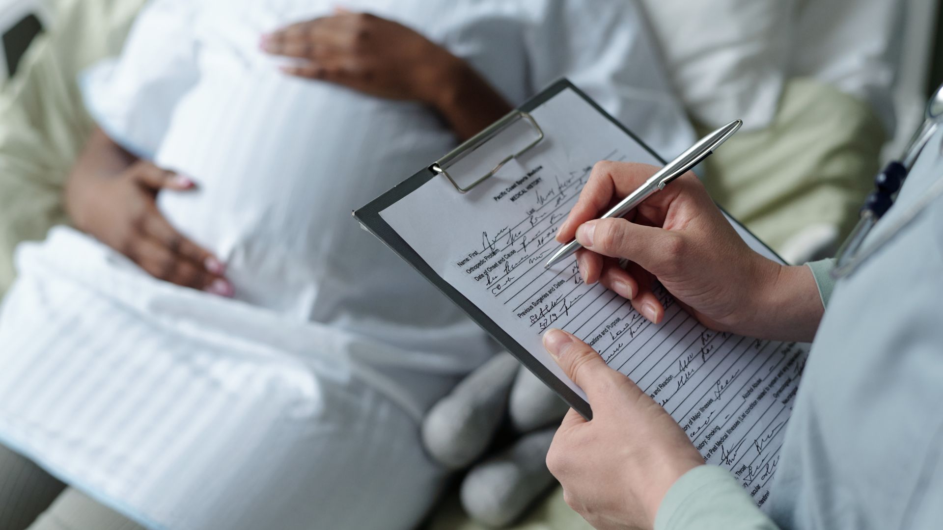 Mẹ bầu nên chọn cơ sở cung cấp thông tin chi phí chọc ối minh bạch