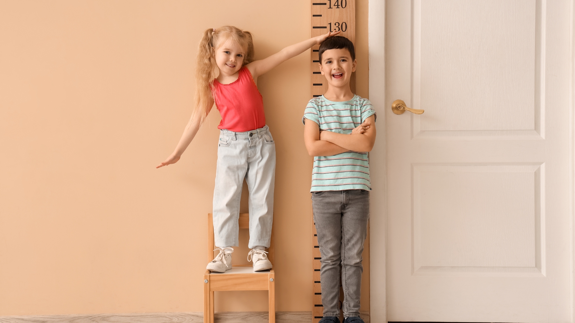 Thiếu hormone tăng trưởng, trẻ sẽ chậm tăng trưởng chiều cao rõ rệt so với các bạn cùng lứa