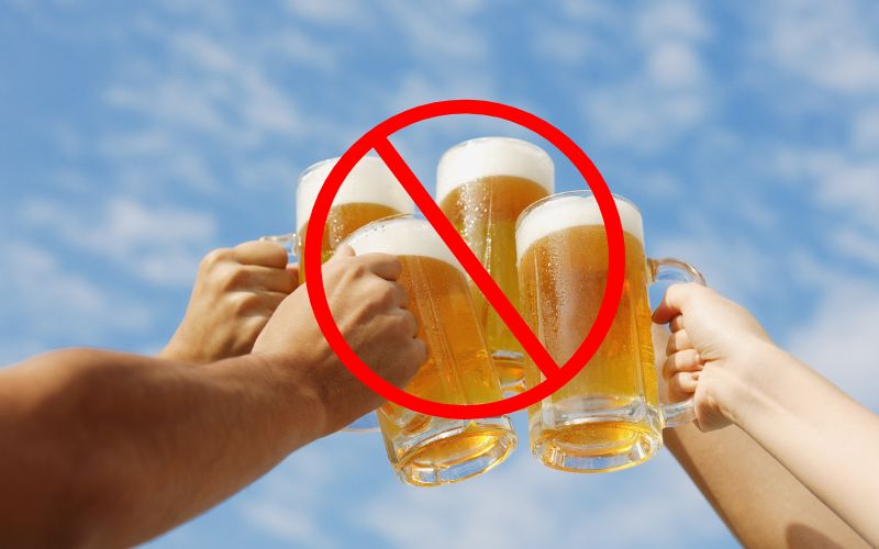 Cần tránh các thực phẩm chứa cồn, chất kích thích trước khi thực hiện xét nghiệm gout