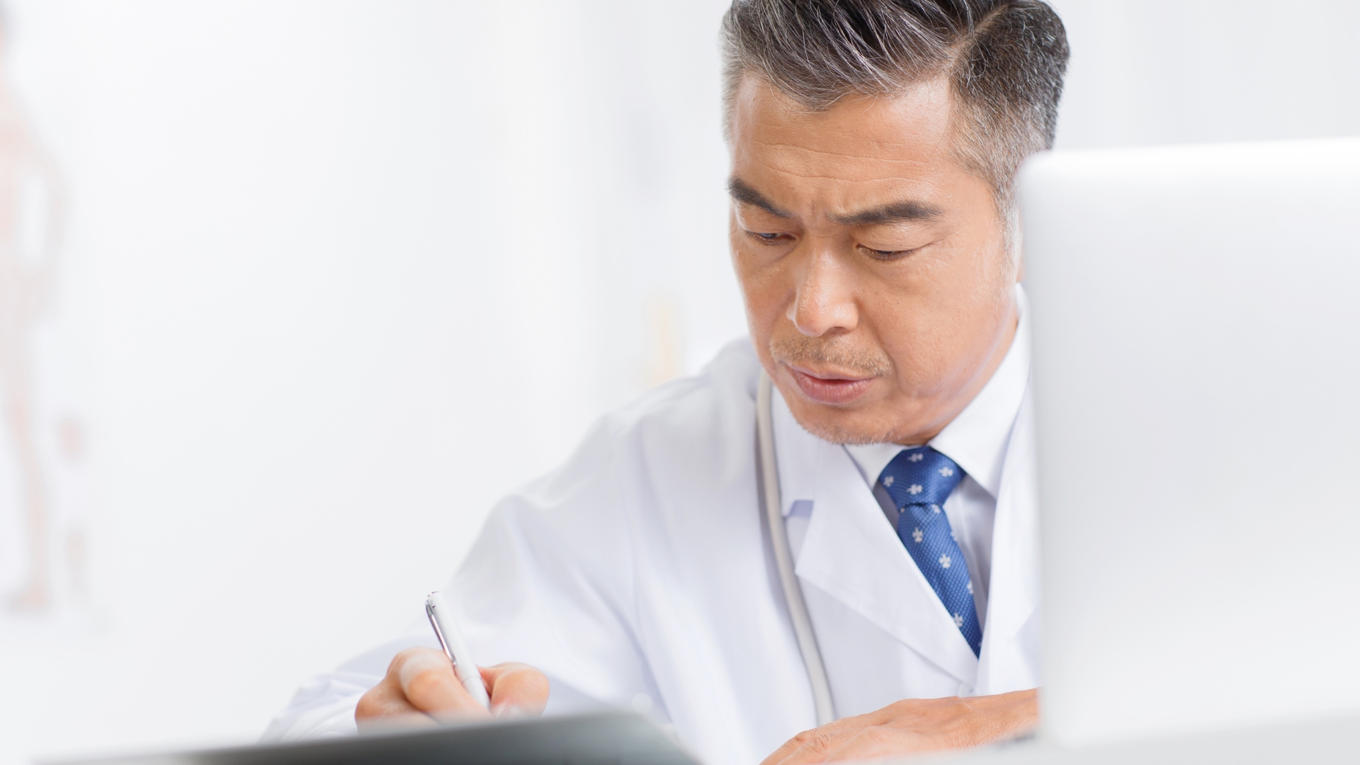 Việc đánh giá kết quả cần được đưa ra bởi chuyên gia y tế, người bệnh không nên tự diễn giải để tránh hiểu sai