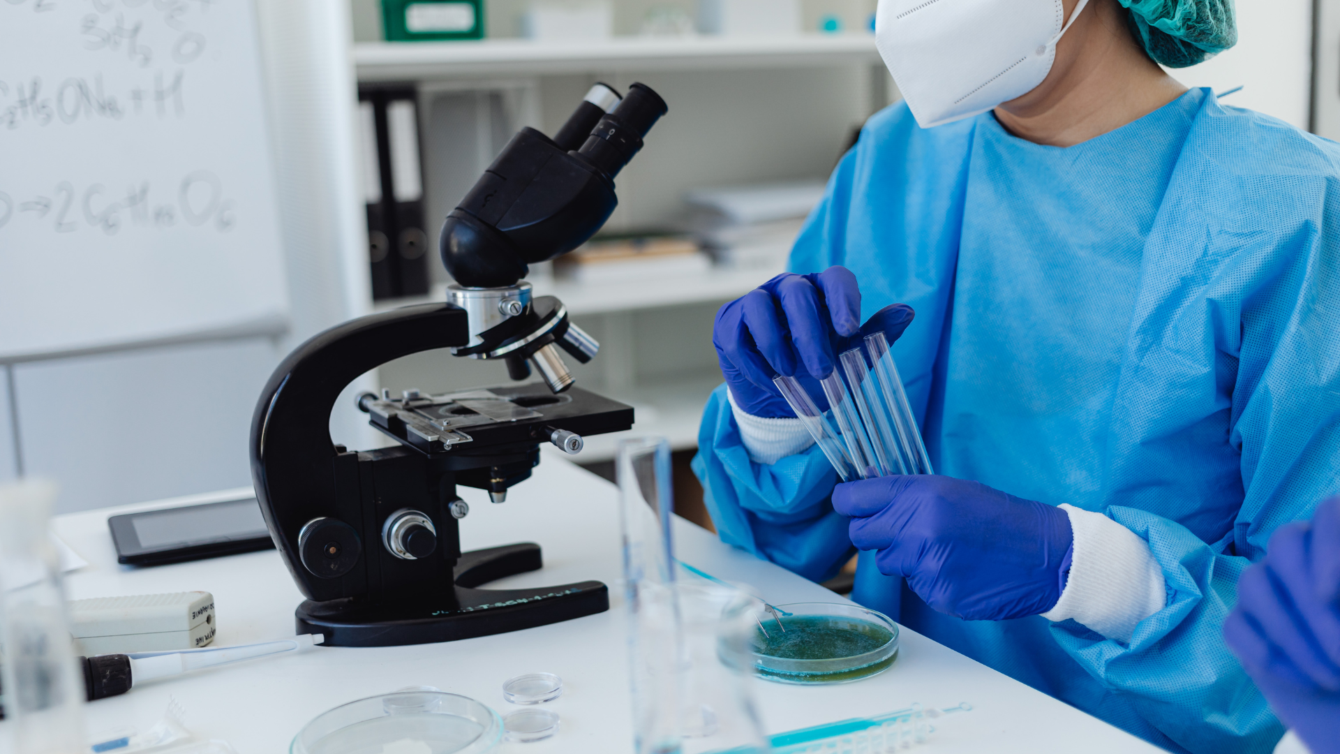 Hãy mang theo giấy tờ tùy thân để nhận kết quả xét nghiệm HIV