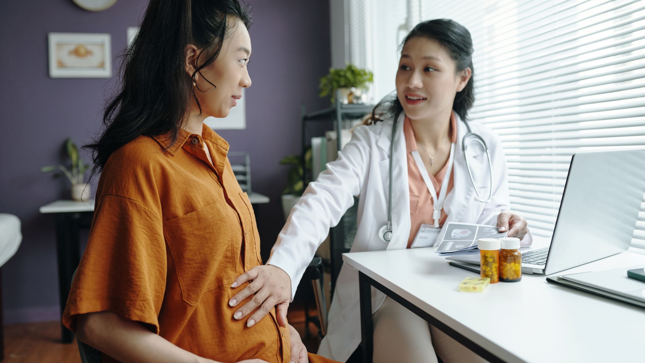 Trong thai kỳ, việc thực hiện xét nghiệm IgG giúp đánh giá tình trạng miễn dịch của người mẹ