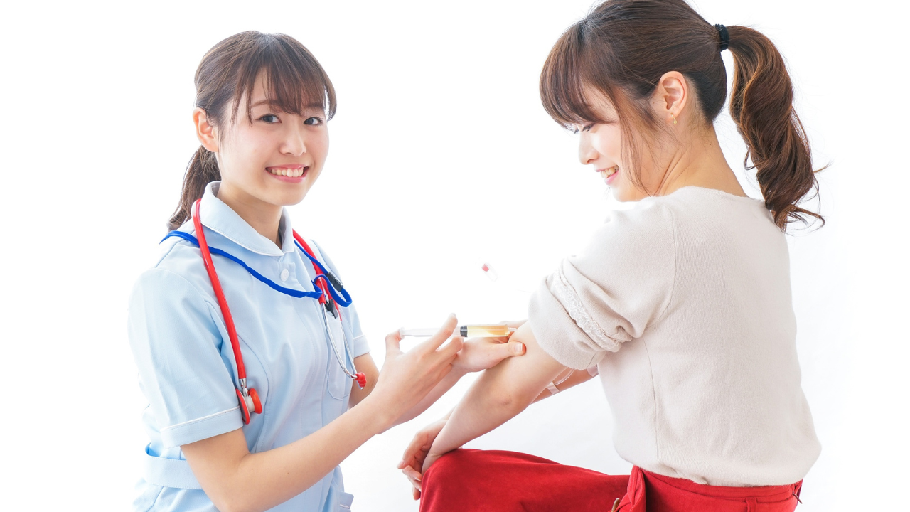 Lấy máu tĩnh mạch cánh tay kiểm tra chỉ số INR