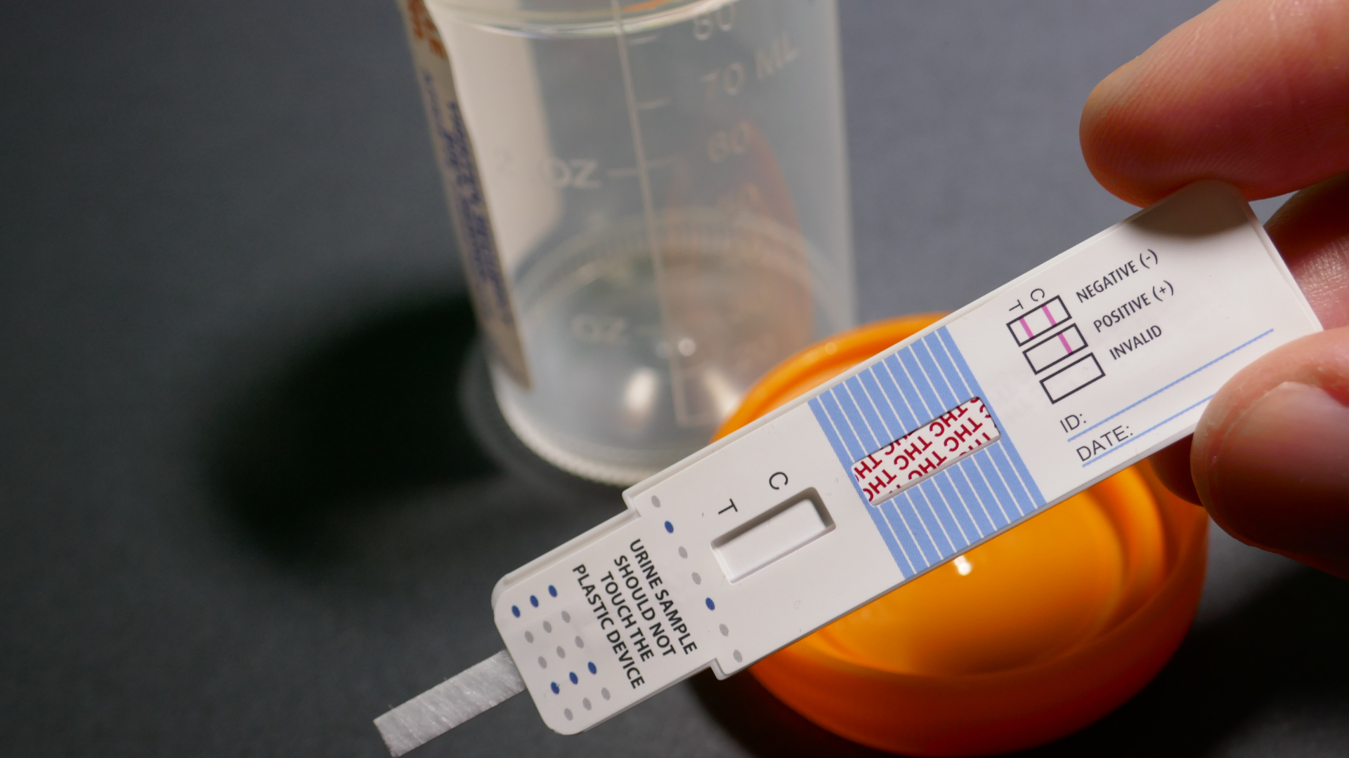 Xét nghiệm ma túy có thể được thực hiện thông qua nước tiểu, máu, tóc hoặc nước bọt