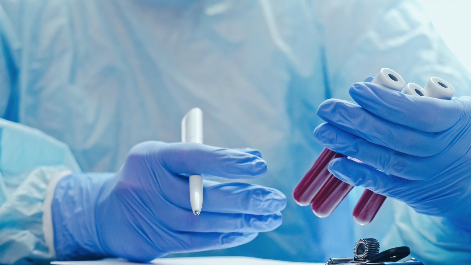 Xét nghiệm máu và nước tiểu giúp đánh giá chính xác các chỉ số sức khỏe