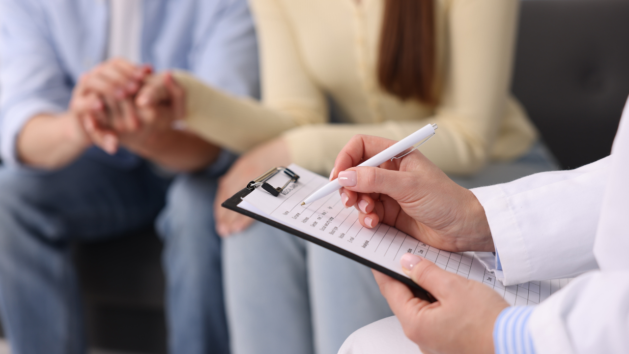 Một trong hai vợ chồng có dấu hiệu bất thường sinh lý xét nghiệm nhiễm sắc thể cho vợ chồng