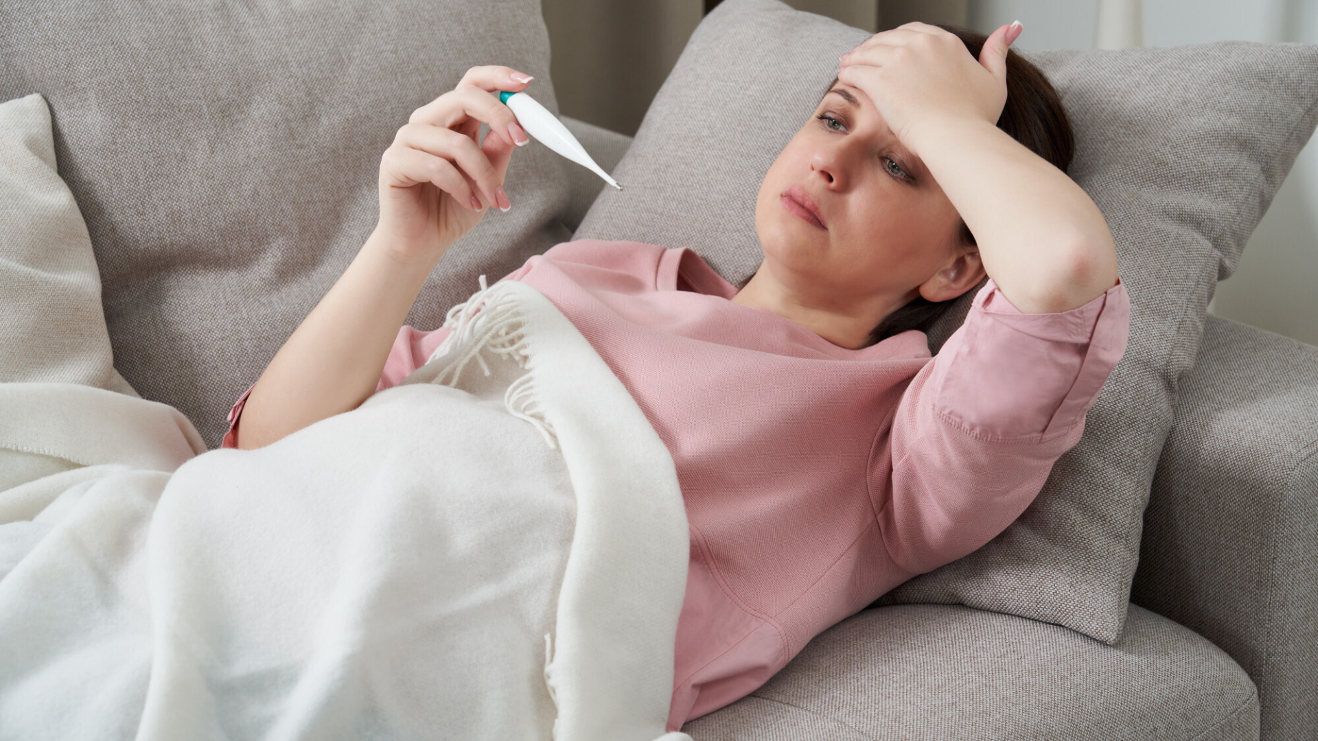 Sau khi sinh thiết, người bệnh cần chú ý đến các dấu hiệu bất thường tại vị trí lấy mẫu ví dụ như bị sốt cao