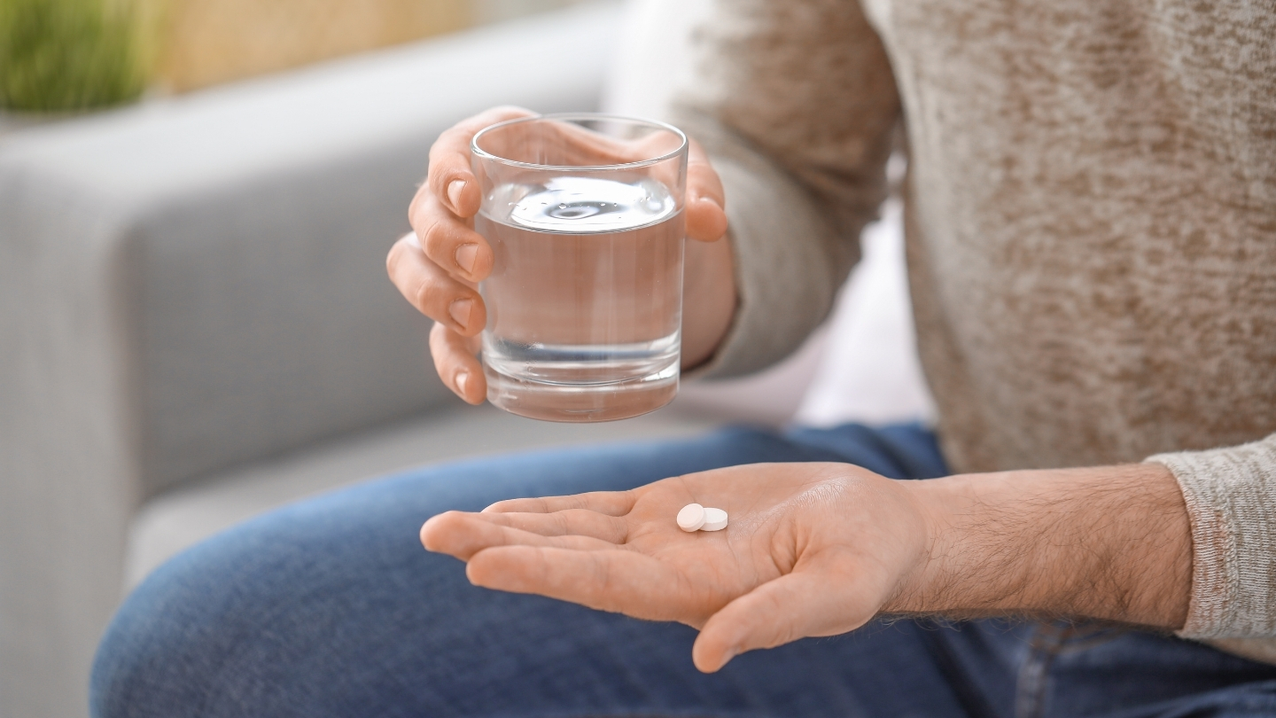 Nếu người bệnh đang dùng thuốc nội tiết tuyến giáp (như levothyroxine), cần thông báo cho bác sĩ