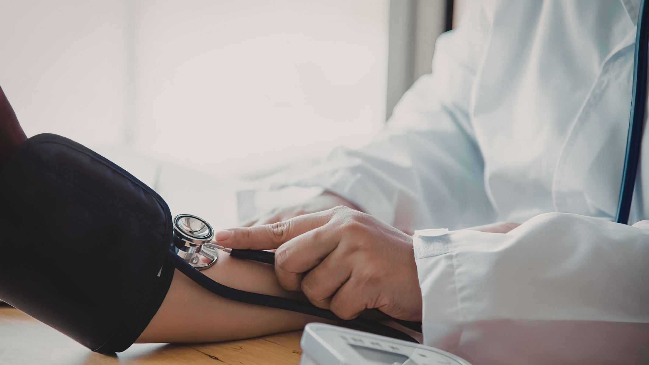 Xét nghiệm thường được thực hiện bằng cách lấy máu từ tĩnh mạch cánh tay