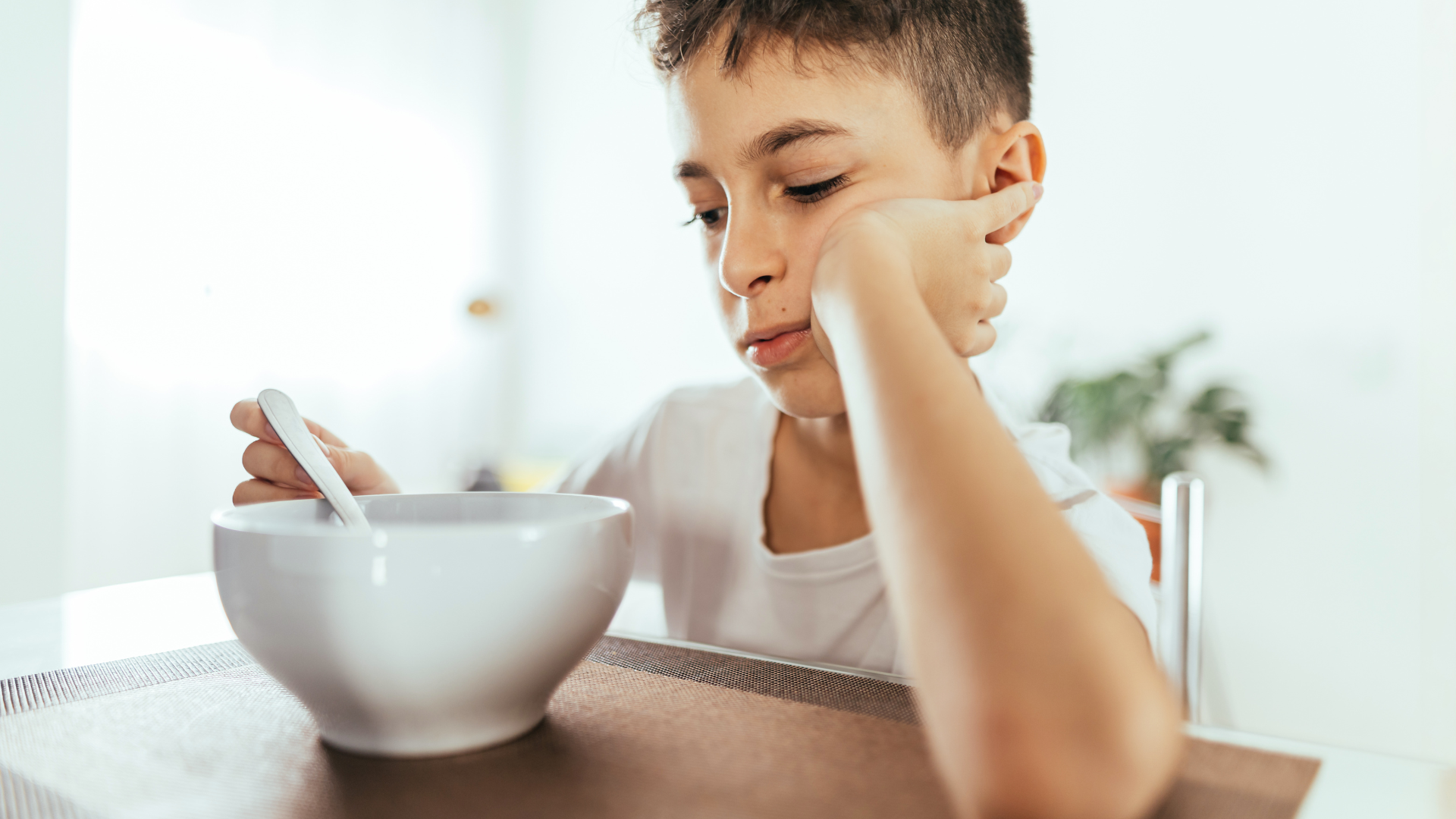 Trẻ suy dinh dưỡng, thấp còi thường do thiếu hụt nhiều vi chất thiết yếu