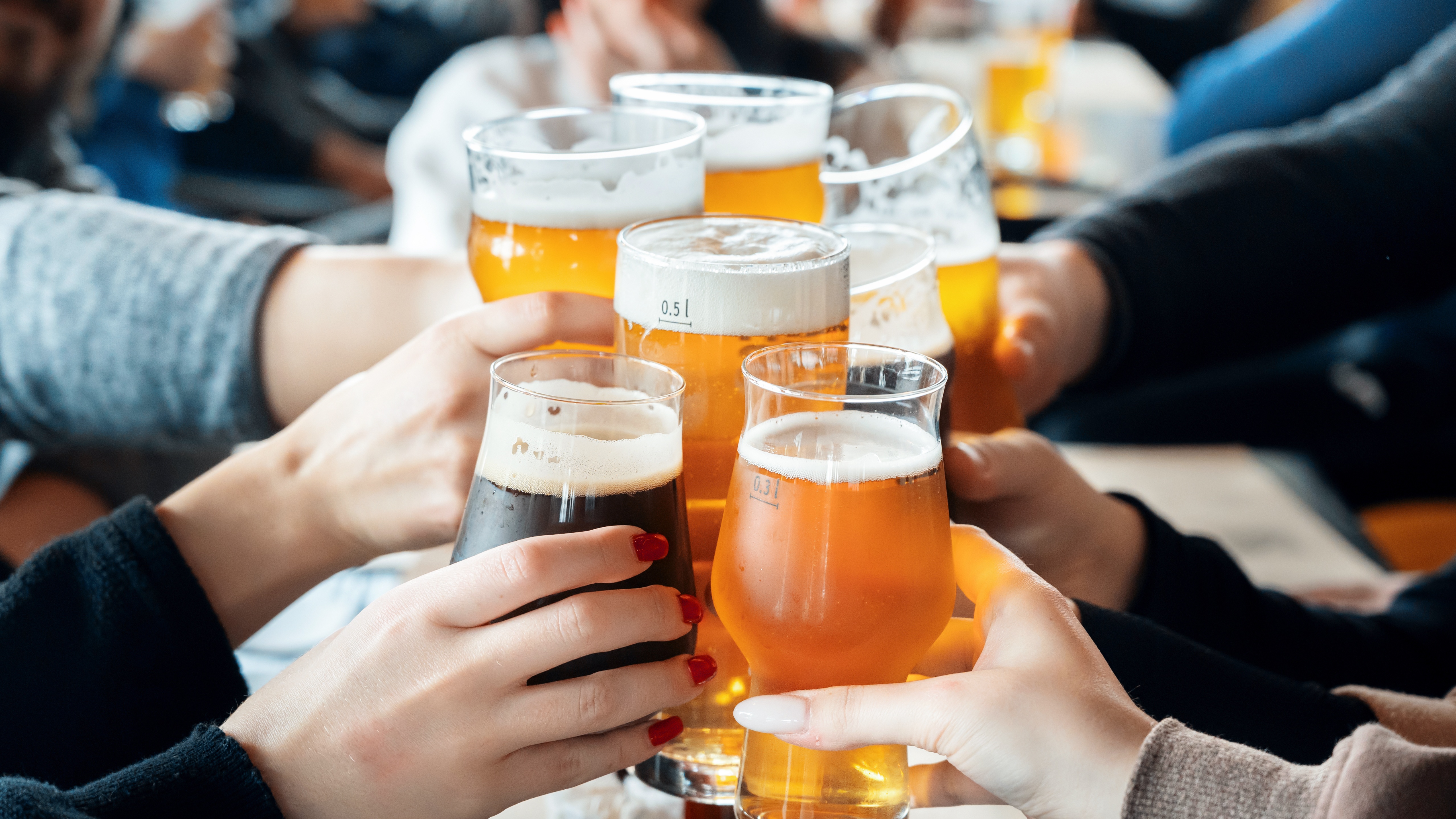 Tránh dùng rượu bia trước khi xét nghiệm viêm gan B