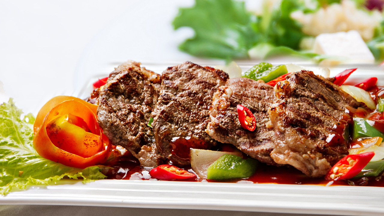 Người bị xơ gan ăn thịt bò với lượng vừa phải