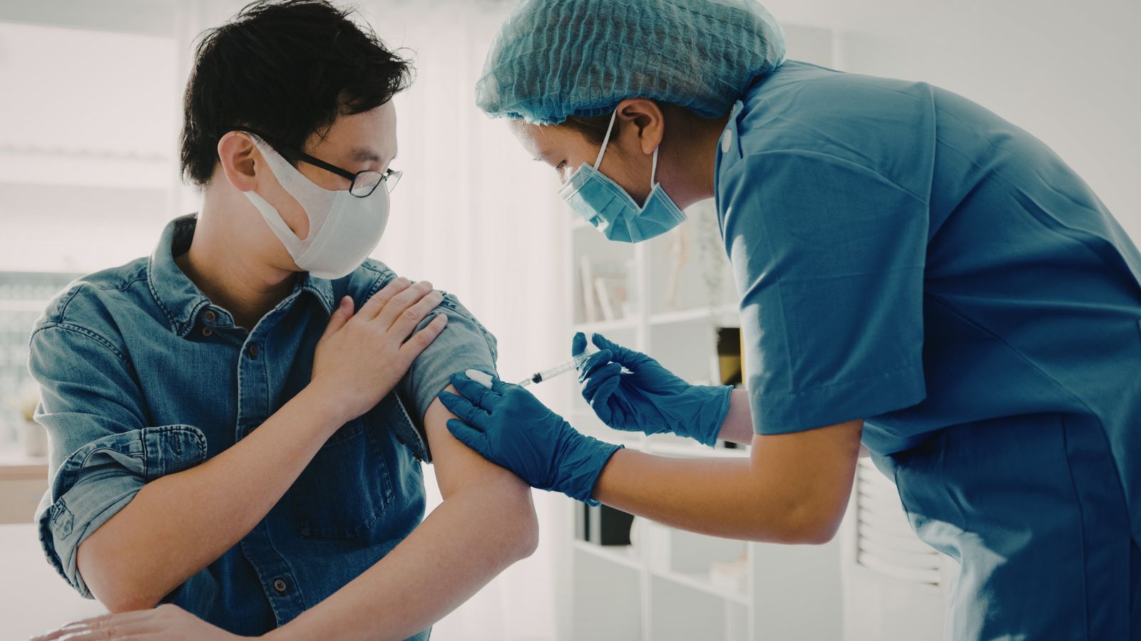 Bệnh nhân được khuyến cáo tiêm phòng đầy đủ vắc xin