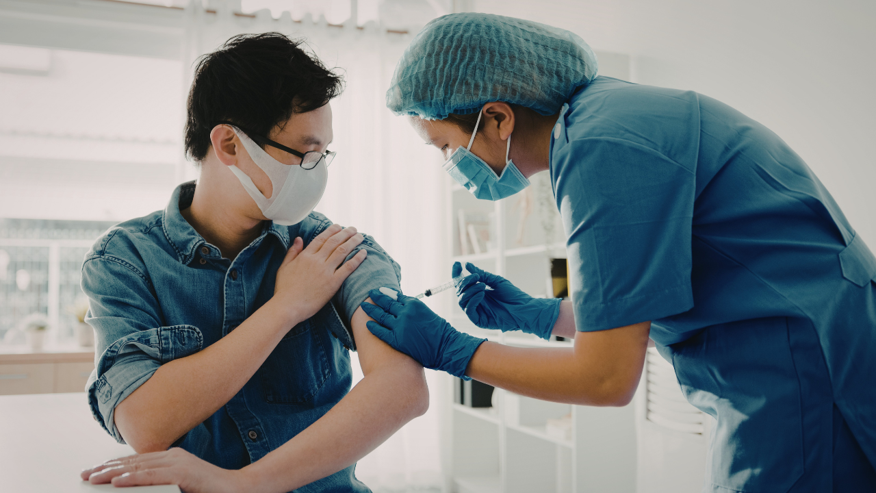 Tiêm vắc xin phòng bệnh lý liên quan đến gan