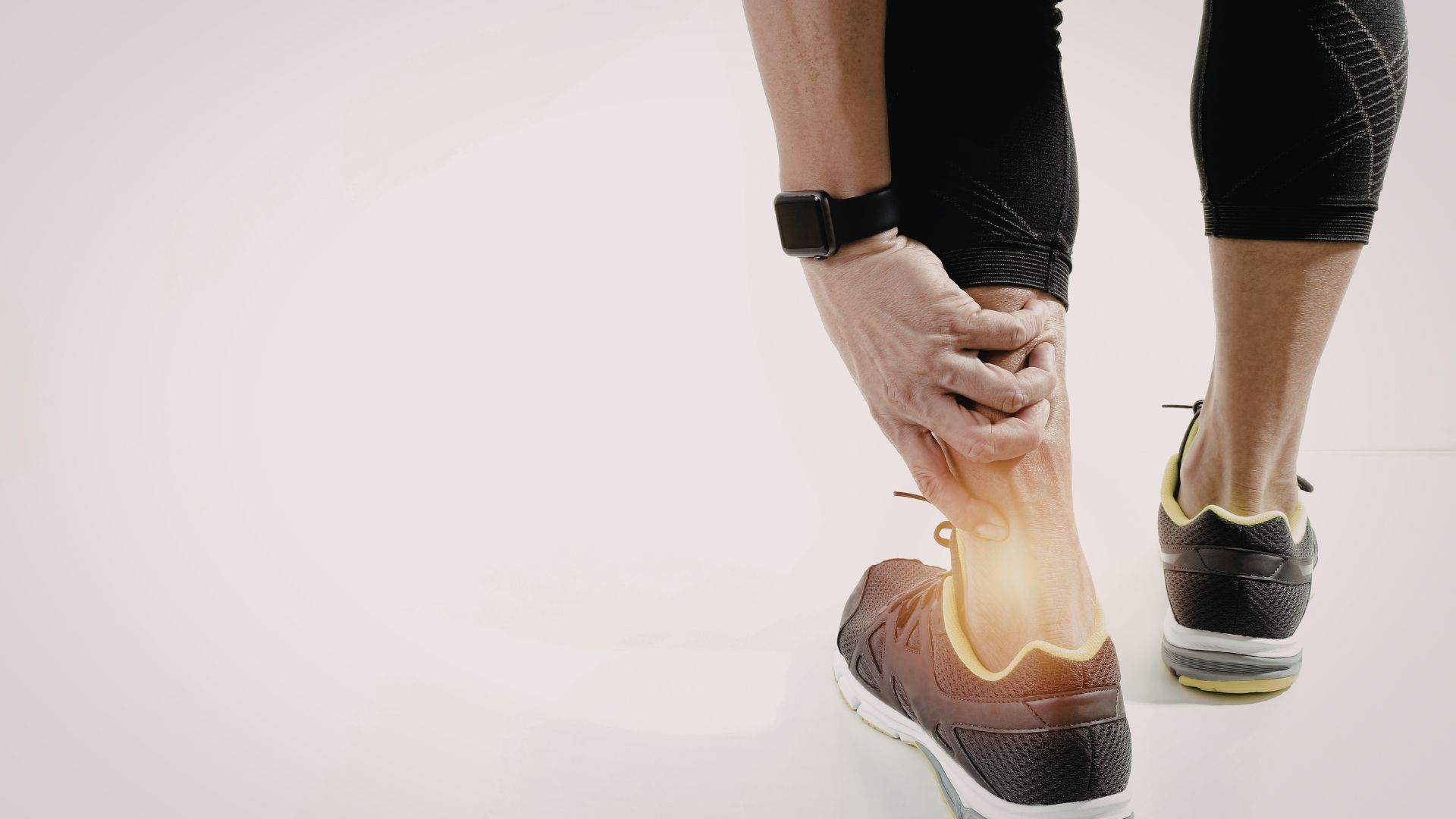 Khi cơn đau bàn chân xuất hiện âm ỉ trong nhiều ngày người bệnh có thể được chỉ định thực hiện chụp Xquang