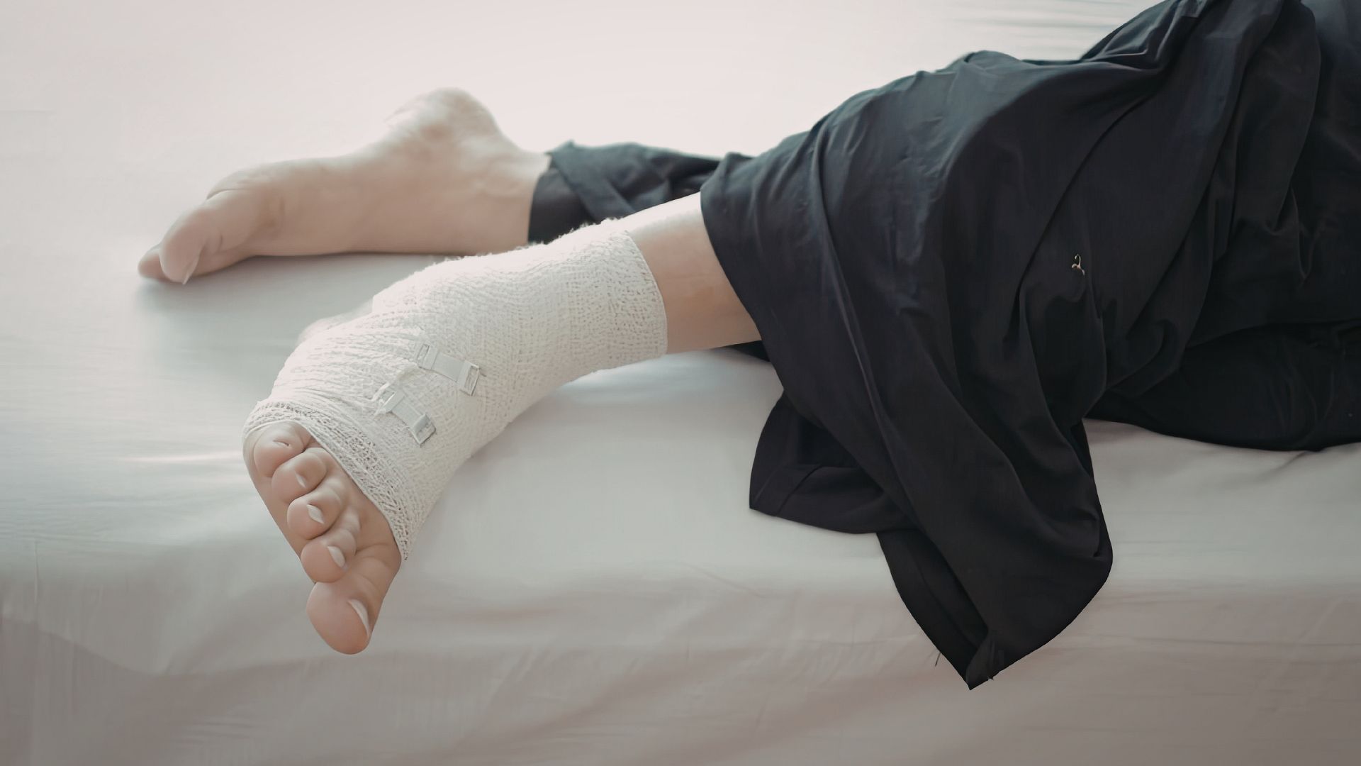 Sau điều trị bảo tồn, bác sĩ có thể chỉ định người bệnh thực hiện chụp Xquang xương bàn chân để đánh giá tiến trình liền xương