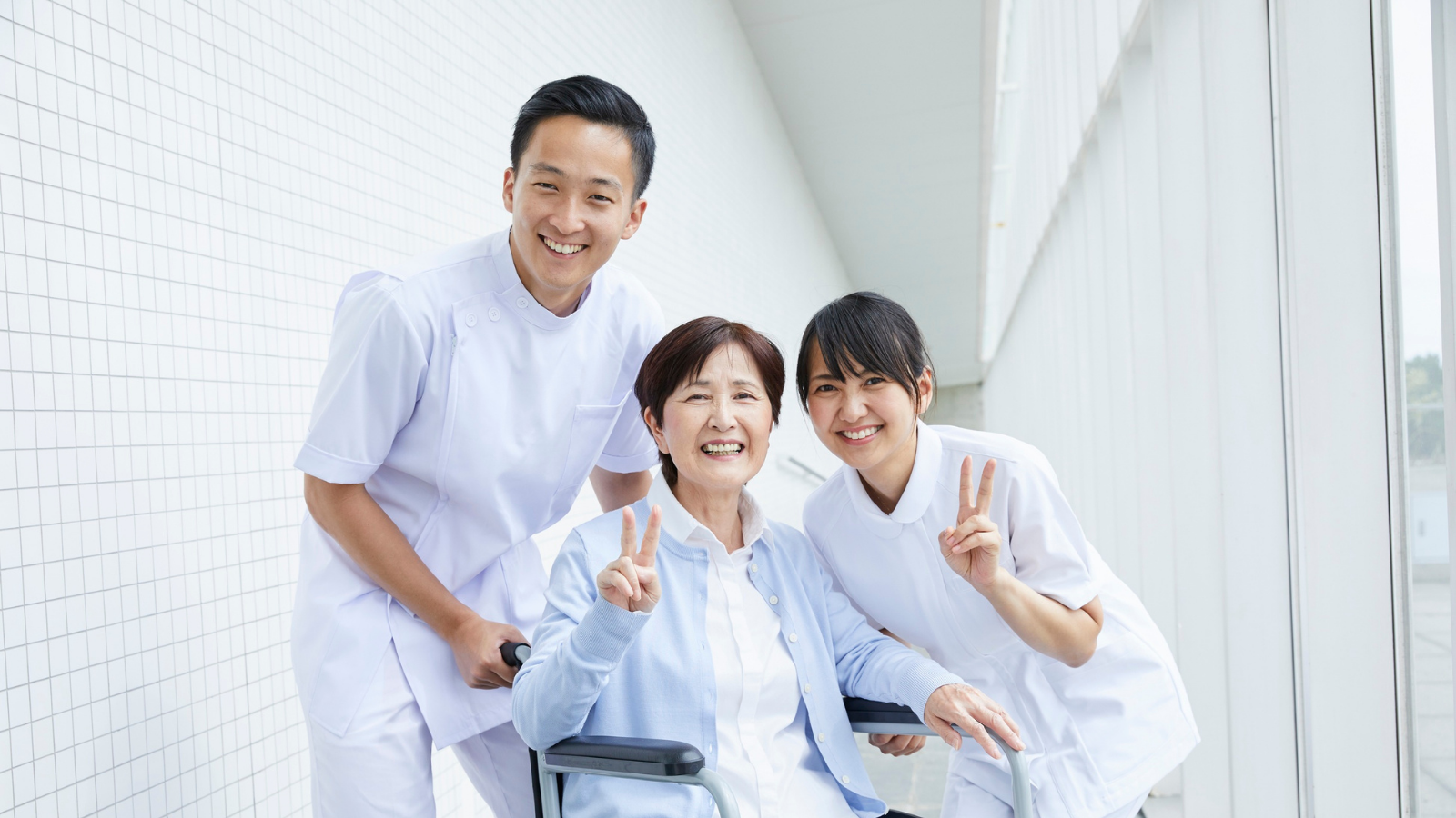 Bệnh nhân phục hồi chức năng sau xuất huyết não tại trung tâm y tế chuyên khoa