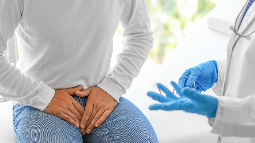 Nam giới nên đi khám bác sĩ khi có dấu hiệu bất thường về sinh sản hoặc tình dục
