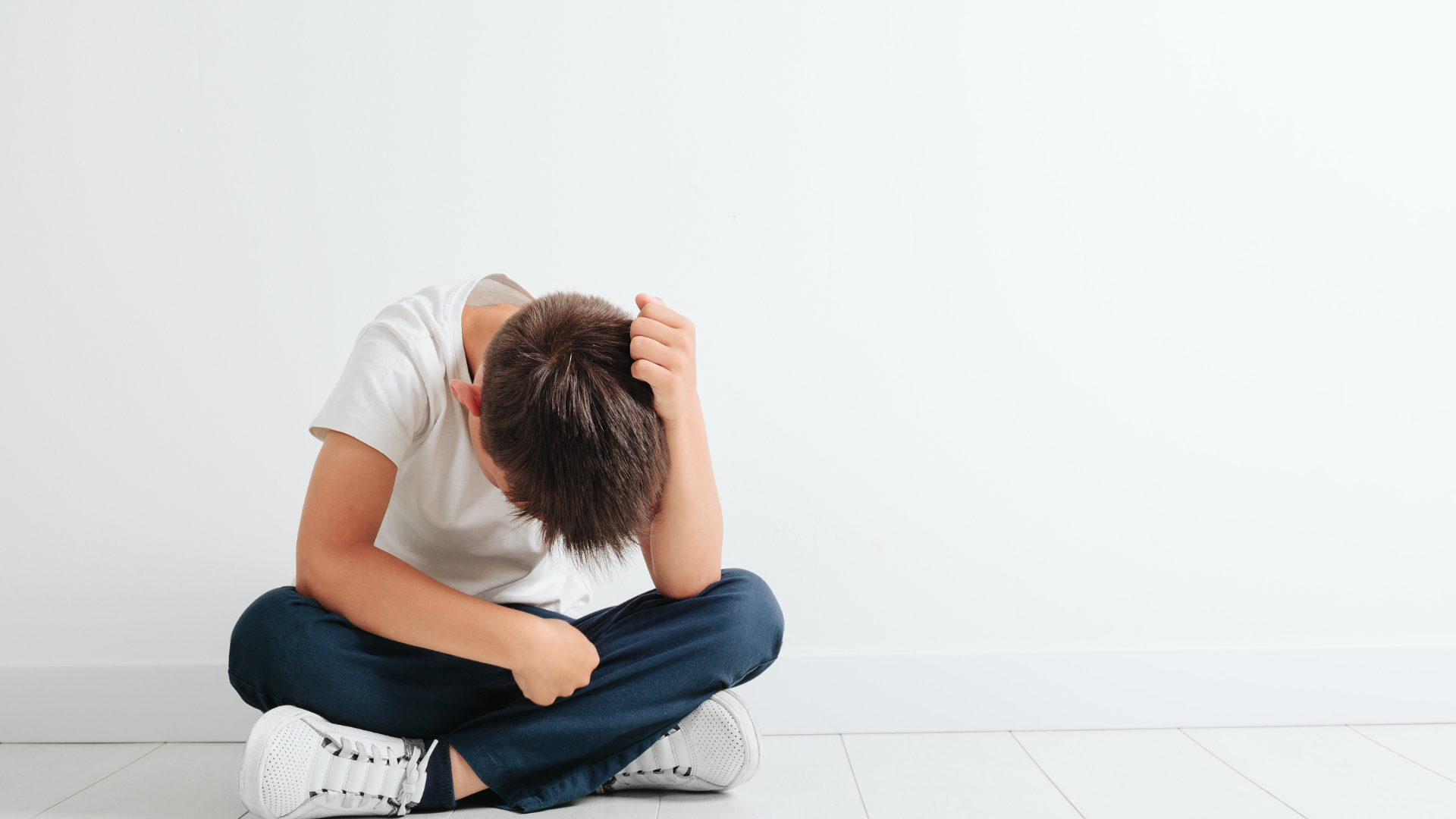 Cần lưu ý khi trẻ có biểu hiện lo âu kéo dài, tự ti về bản thân hoặc né tránh các tình huống giao tiếp xã hội bình thường