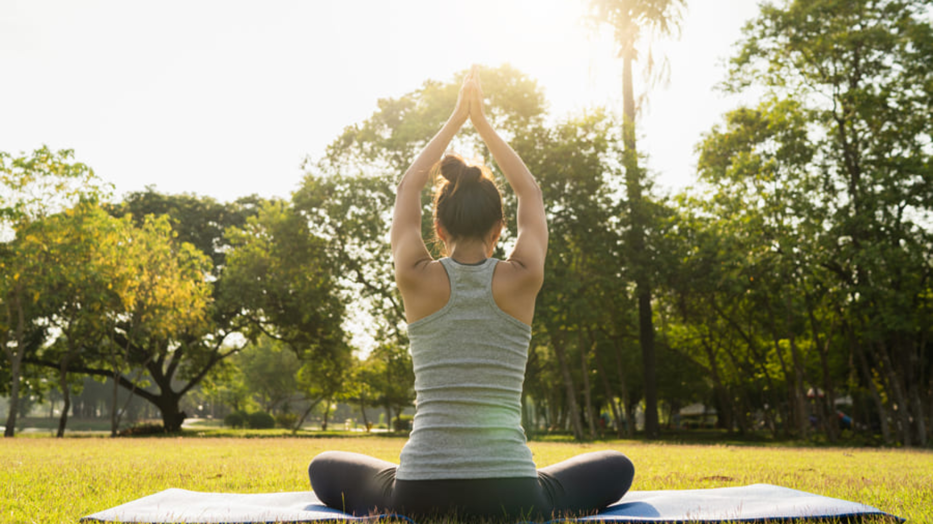Thư giãn bằng thiền hoặc yoga giúp giảm stress và hạn chế nguy cơ viêm xung huyết hang vị