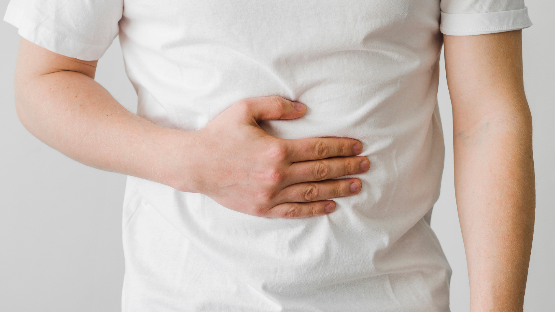 Cơn đau âm ỉ hay nóng rát vùng thượng vị có thể là dấu hiệu viêm xung huyết hang vị dạ dày